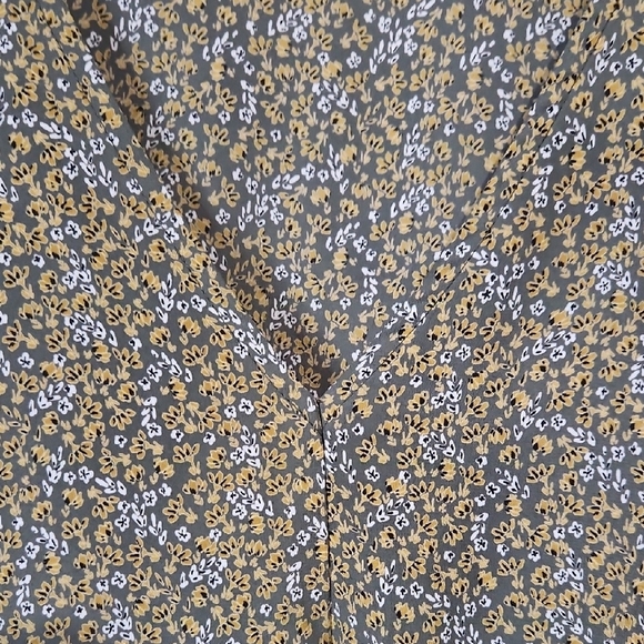 Elegant Floral V-Neck Blouse - Mustard - Picture 3 of 6